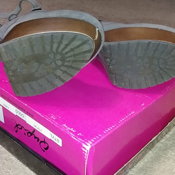 "GENTLY USED" Gray suede dance style heel Saydie - Picture 5 of 5